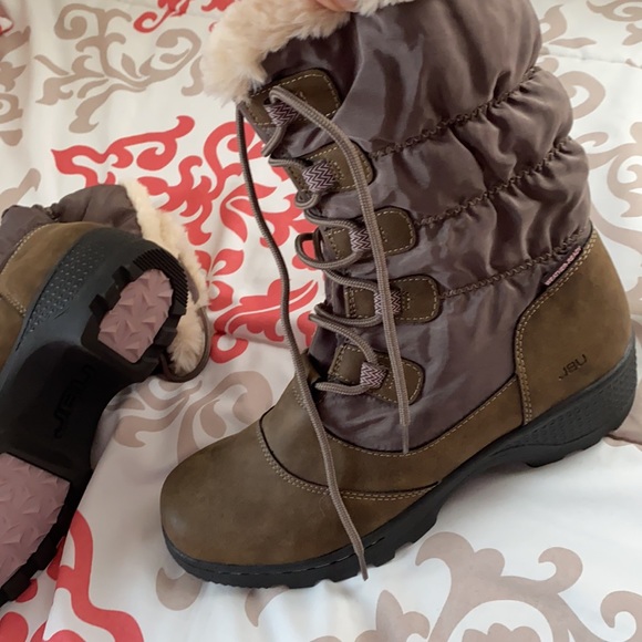 Brand new snow boots - Picture 5 of 5